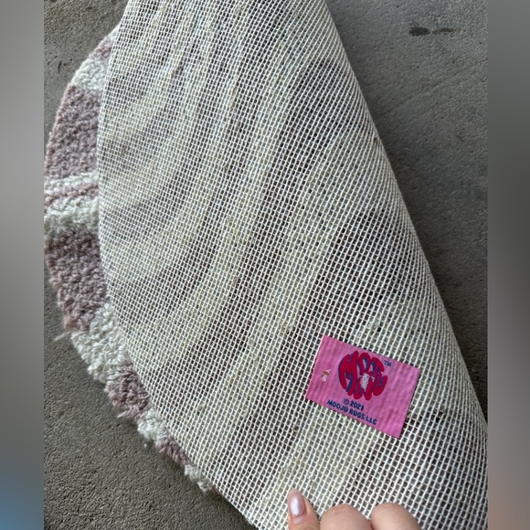 MOOJU RUGS - Picture 2 of 2